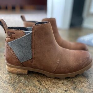 Sorel Chestnut Suede Chelsea Booties with Gray Elastic Panels